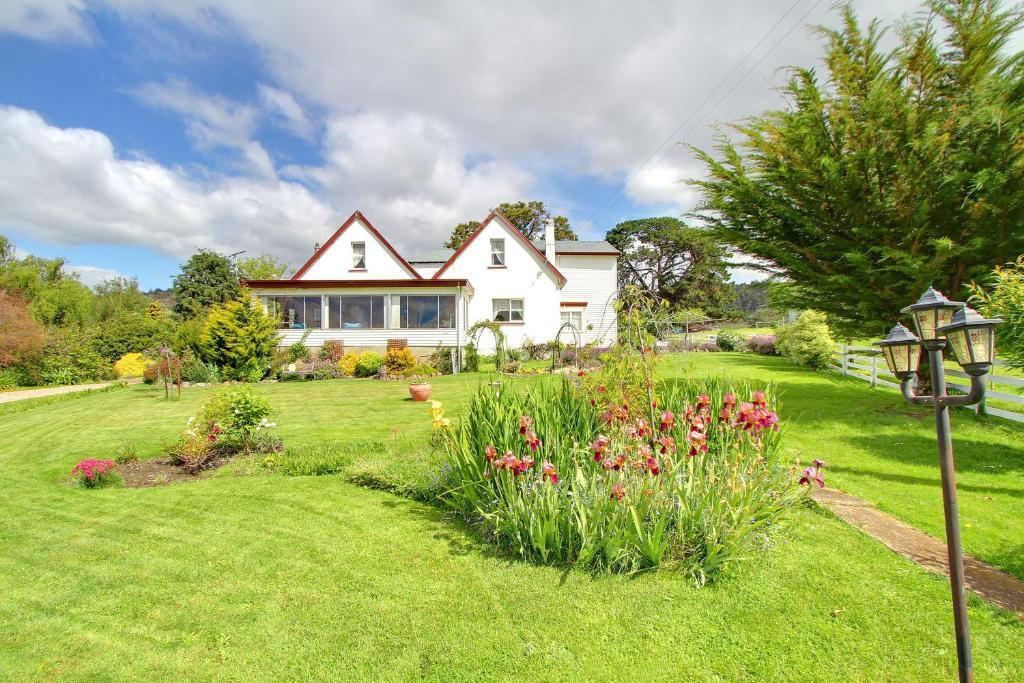 Roslyn House Bed & Breakfast Bushy Park Exterior photo